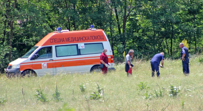 Труп в казанлъшките полета вдигна на крак полицията (снимки)