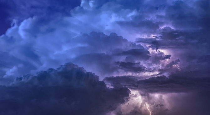 Гръмотевични бури във Варна и Бургас