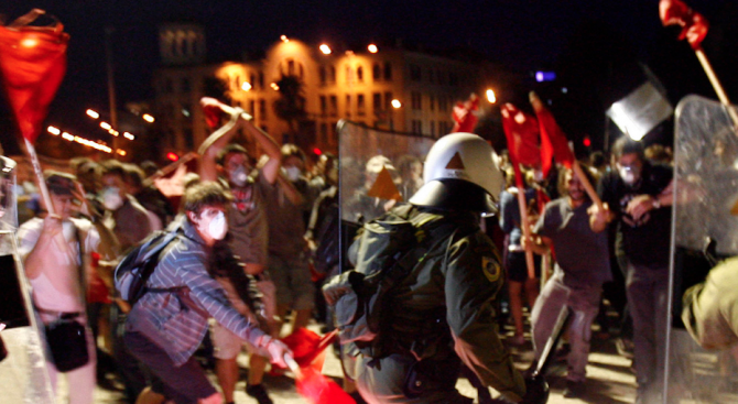 Ескалация на напрежение при протеста в Скопие против договора за новото име на страната