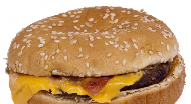 Burger King се извини за сексистка кампания за Световното в Русия