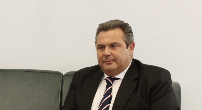 Гръцкият военен министър: Кабинетът освободи страната ни от международните кредитори!