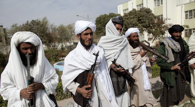 Талибани отвлякоха 43-ма строителни работници