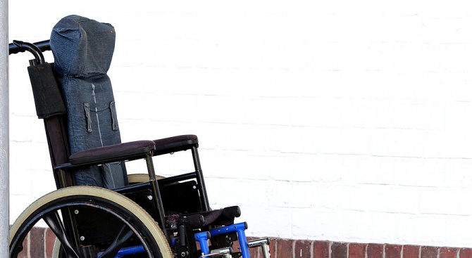 Отказаха инвалидна количка на дете с церебрална парализа