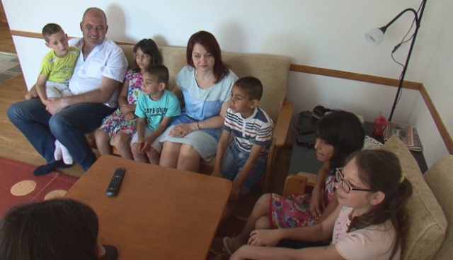 Лили и Младен - SOS приемни родители на шест деца