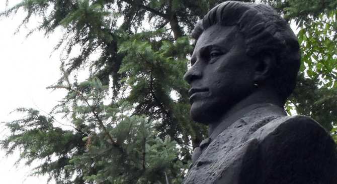 Паметникът на Левски и част от пешеходната зона в Хасково са с нов облик