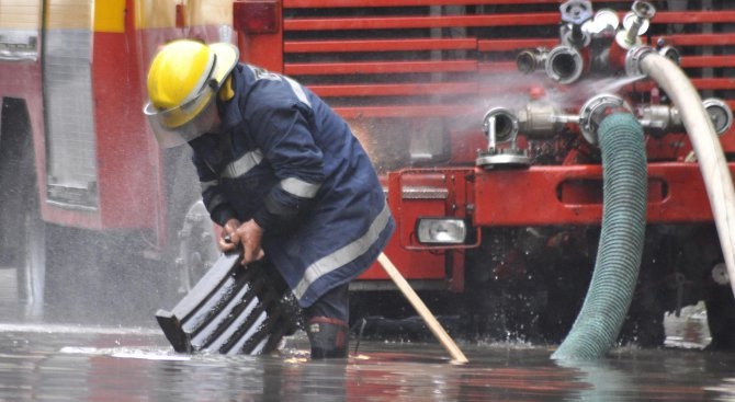  Целият състав на пожарната служба в страната е в готовност за реакция в лошото време