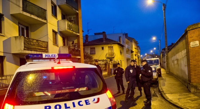 Във Франция арестуваха членове на крайнодясна група, заплашвала мюсюлмани
