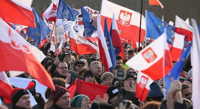 Протести в Полша заради законопроект, ограничаващ правото на аборт