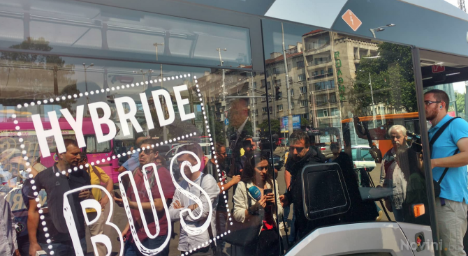 Вижте какъв автобус тръгва из улиците на София от днес (видео+снимки)
