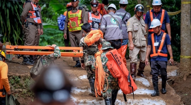Участник в спасителната операция в пещера в Тайланд е починал поради липса на кислород