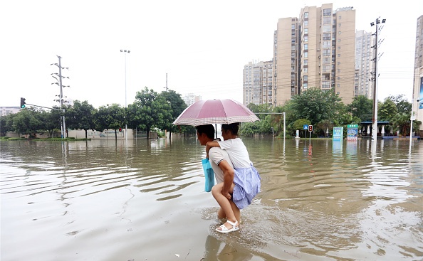 65 станаха жертвите на проливните дъждове в Япония