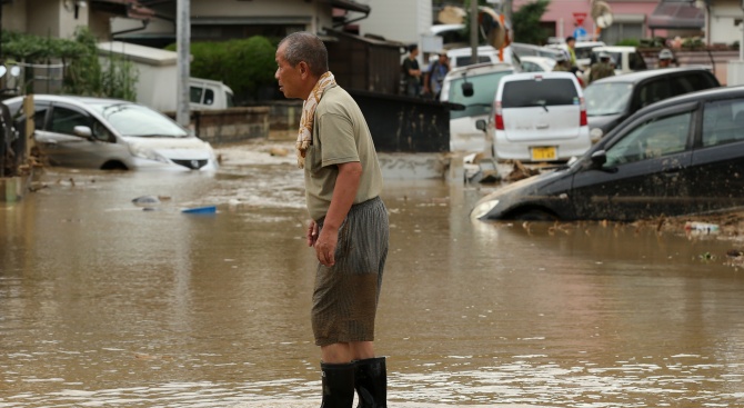 81 са вече загиналите при наводненията в Япония