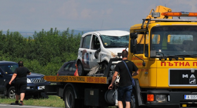Катастрофа предизвика задръстване по пътя от Бургас до летището (галерия)