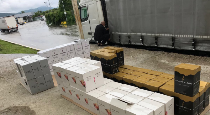 Митничари задържаха испанско вино без документи 