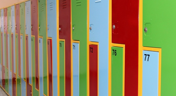 Близо 600 училища ще купят шкафчета за учениците от I до VII клас