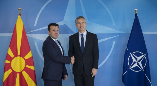 Заев вдига празненства в 15 града по случай поканата на Македония за членство в НАТО