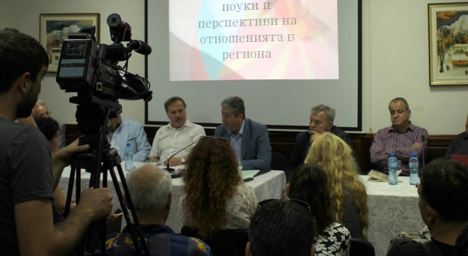 Първанов: Българската политика по Македонския въпрос е низ от компромиси