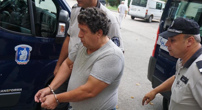 Само един от задържаните варненски надзиратели остава в ареста (обновена+снимки)