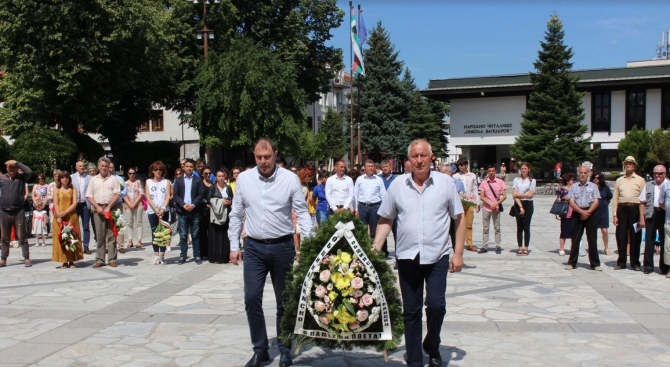 В Банско отдадоха почит на Вапцаров (снимки)