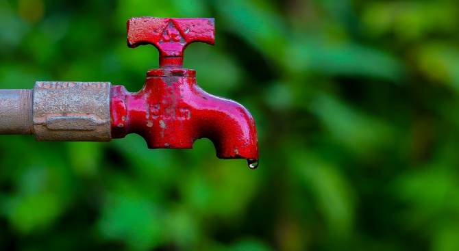 Водата на четири обществени местни водоизточника в Ловешко не е годна за пиене