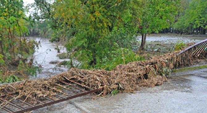 Млад мъж загина при наводненията в Тетевенско