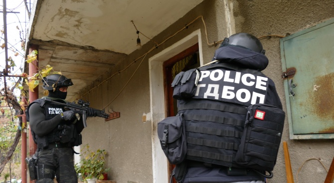 Разбиха престъпна група, доставяла и разпространявала наркотици на територията на Русе 