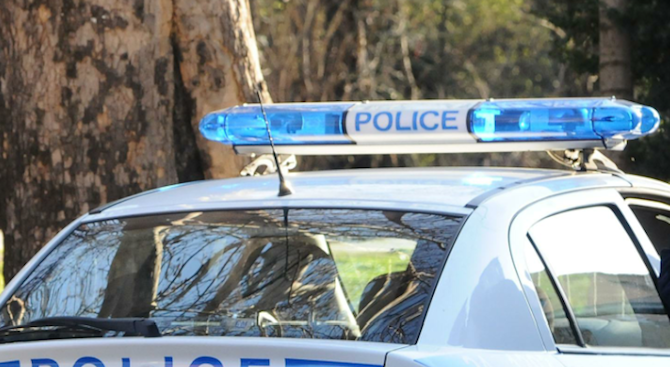 18-годишен водач заби колата си в дърво