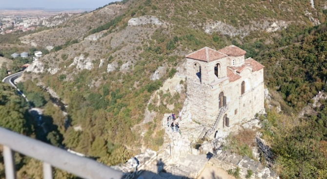 Искат държавно финансиране за укрепване на свлачището до "Асеновата крепост"