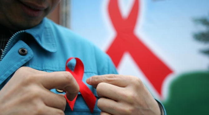 След 30 години изследвания вирусът на СПИН си остава без лечение и без ваксина 