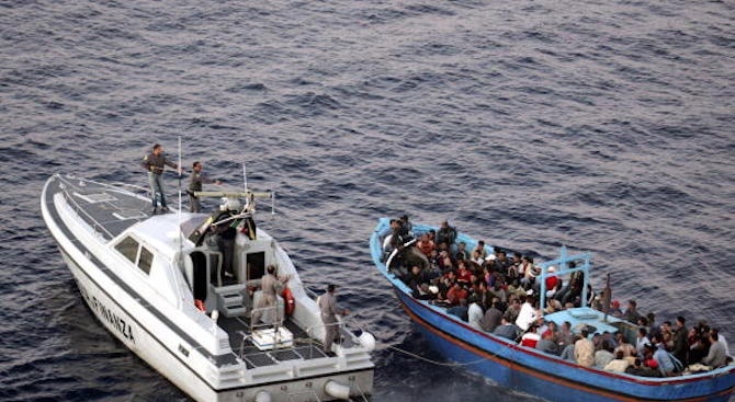 Тунис прие спасителен кораб с мигранти