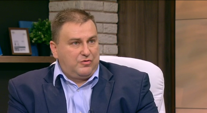 Емил Радев: В България не си търсим правата и се примиряваме