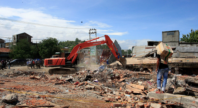 Броят на жертвите на земетресението в Индонезия достигна 142