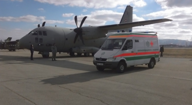 Самолет „Спартан“ на ВВС транспортира медицински екипи за донорска ситуация
