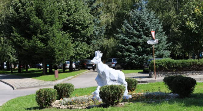 Мраморни скулптори облагородиха Банско (снимки)