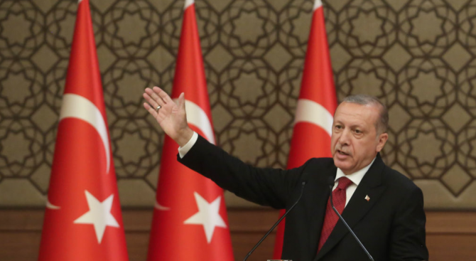 Ердоган за спада на лирата: Това е заговор срещу Турция