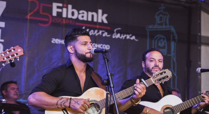 Gipsy Kings пеят за гости на Fibank
