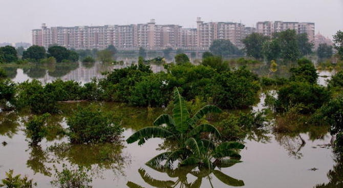 30 000 бяха евакуирани заради потоп в Индия