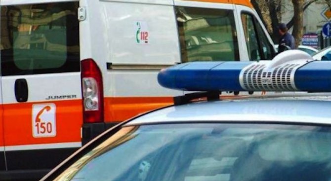Двама пострадаха при катастрофа между автобус и тролейбус във Варна