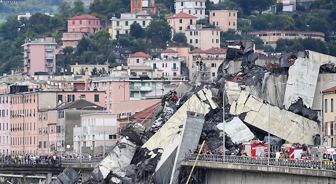 Акциите на оператора на падналия мост в Генуа се обезцениха с 24%