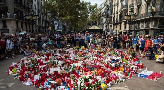 Испания отбеляза година от терористичния акт в Каталуния