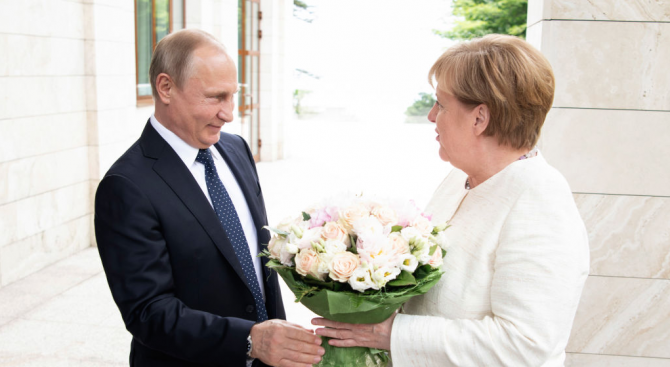 Меркел очаква сложни разговори с Путин