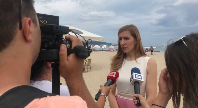 Министър Ангелкова: Открити са драстични нарушения на плажове по Южното Черноморие, може да прекратим концесии (видео) 