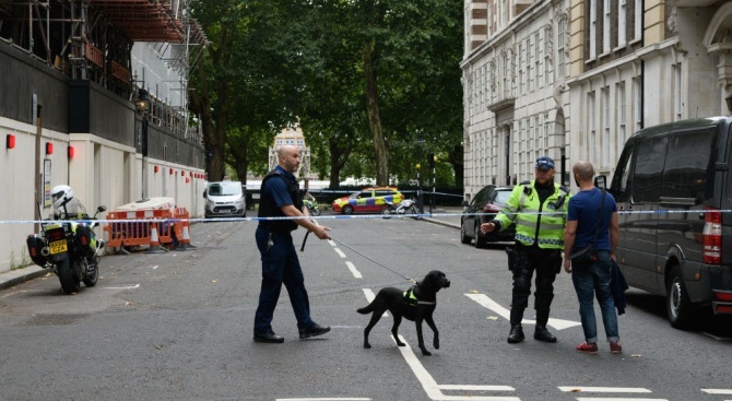 Атентаторът, врязал кола в хора край британския парламента, бе обвинен в опит за убийство
