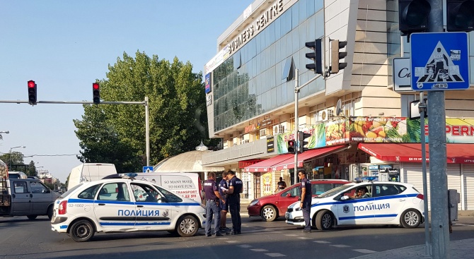 "Слънчев бряг" осъмна с труп на централно кръстовище (снимки 18+)