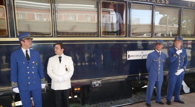 Легендарният влак "Ориент eкспрес" пристига в Русе