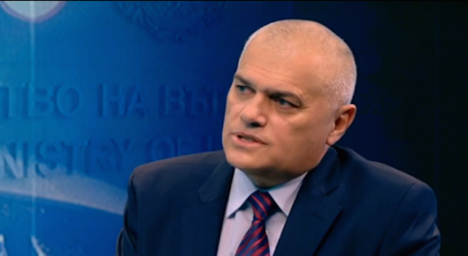 Валентин Радев: Подходено е некомпетентно при пътния инцидент с бащата на президента