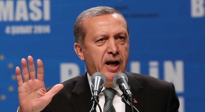 Слагат портрети на Ердоган във всички турски полицейски участъци  
