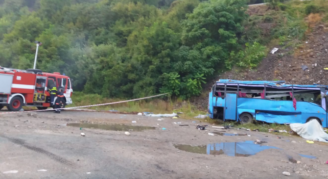 Жители на 4 села се събраха в подкрепа на обвинения за автобусната катастрофа край Своге шофьор 