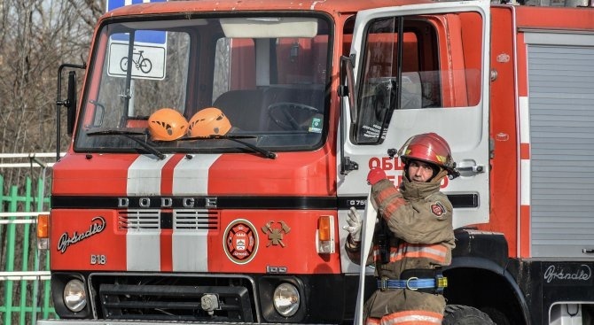 Пожар в село Динево, унищожен е навес 