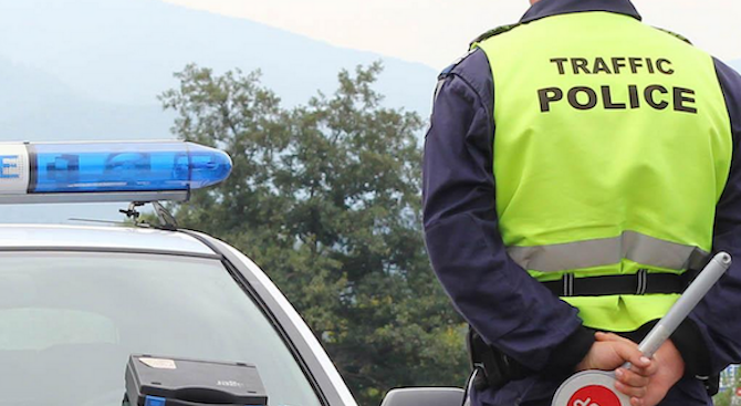 Засилено полицейско присъствие по пътя за Сърбия